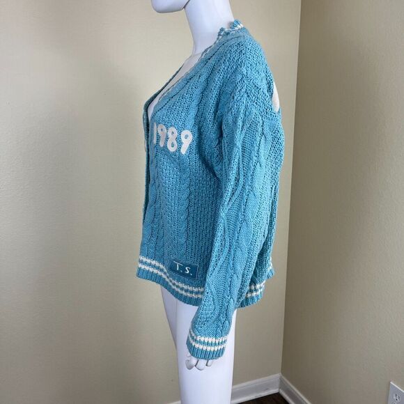 Taylor Swift Preppy Oversized Taylor's Version 1989 Cardigan Sweater Size XS/S - Picture 13 of 17
